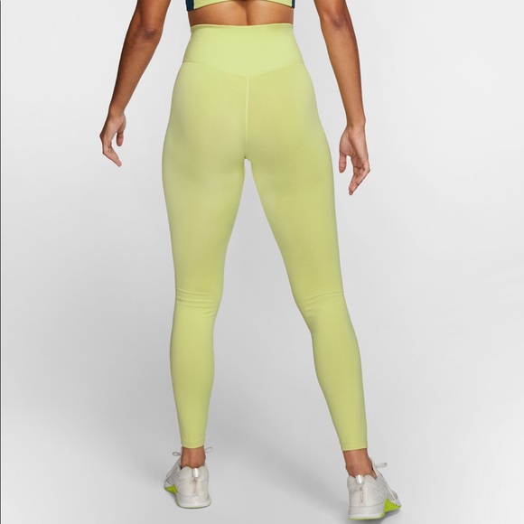 Women’s Nike Legging - Picture 5 of 5